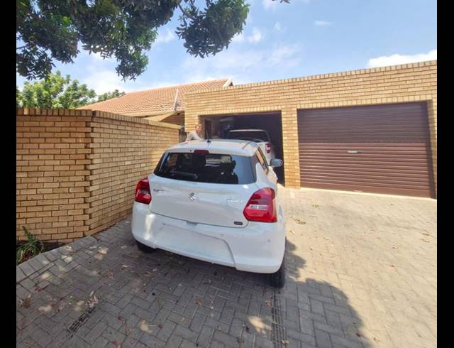 2 BEDROOM TOWNHOUSE FOR SALE IN SINOVILLE